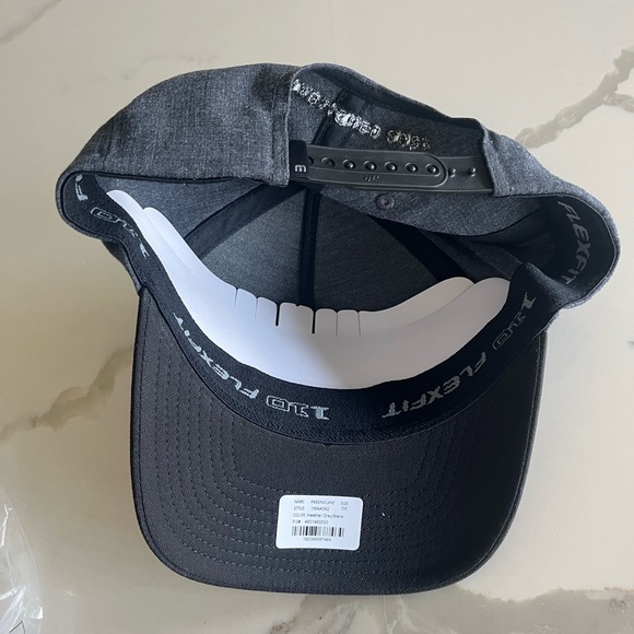 NWT Travis Mathew • heather gray & black SnapBack hat - Picture 3 of 4